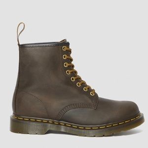 Dr. MARTENS 1460 CRAZY HORSE LEATHER LACE UP BOOTS